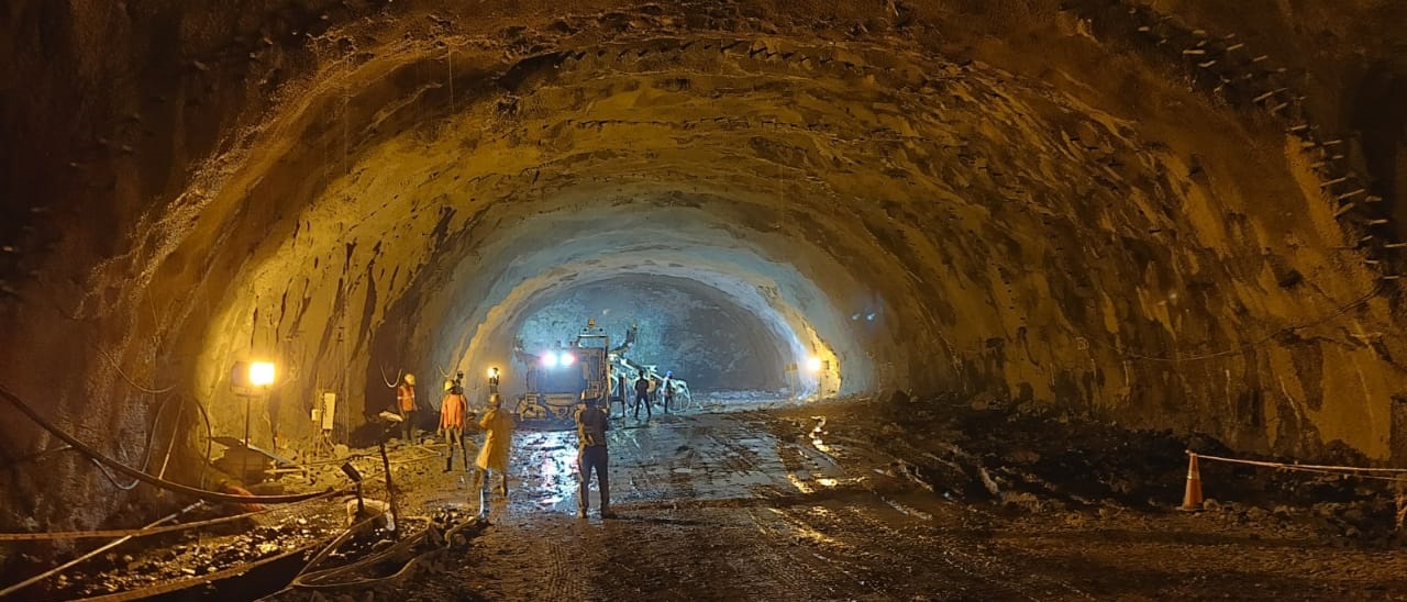 The project also has a shaded tunnel of 210m, cut and cover tunnel of 240m, and two interchanges, one of which is a three-level interchange.