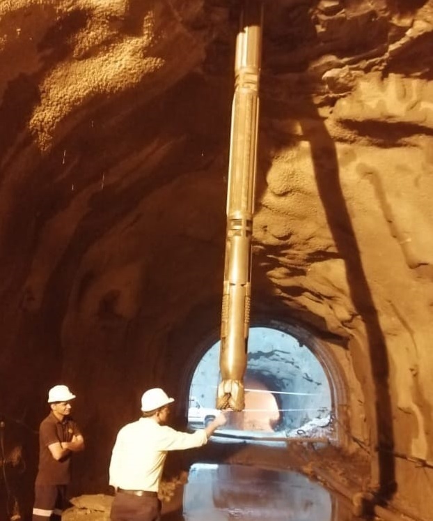 Pit hole for pressure shaft