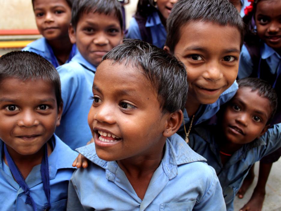 Afcons et d’autres entreprises du groupe SP unissent leurs efforts pour transformer une Ashramshala en une école « modèle » pour les enfants des tribus dans le district de Raigad, dans le Maharashtra