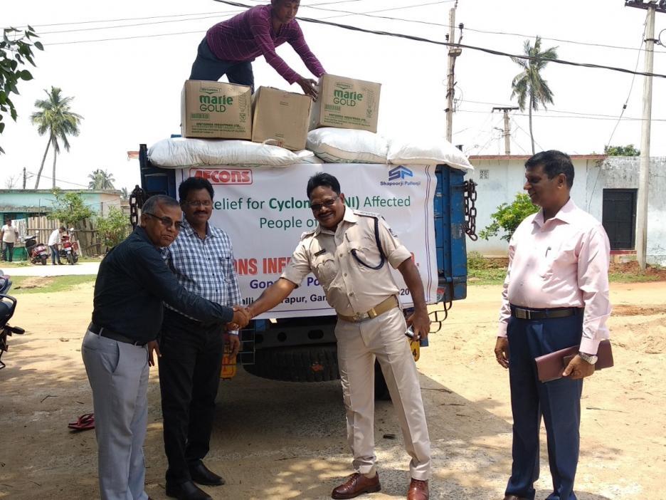 Les sites du métro de Gopalpur et de Kolkata ont partagé des denrées alimentaires et d’autres produits de première nécessité avec les personnes touchées par le cyclone Fani à Odisha