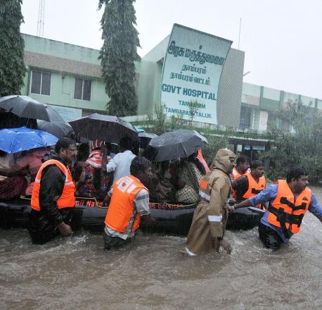 Malgré des pluies incessantes, les Afconiens ont aidé les Chennais lors des inondations de novembre-décembre 2015