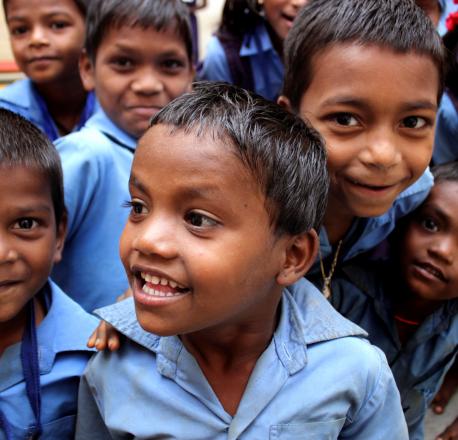 Afcons et d’autres entreprises du groupe SP unissent leurs efforts pour transformer une Ashramshala en une école « modèle » pour les enfants des tribus dans le district de Raigad, dans le Maharashtra