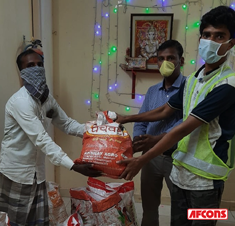 Grocery distribution among poor families in Nagpur